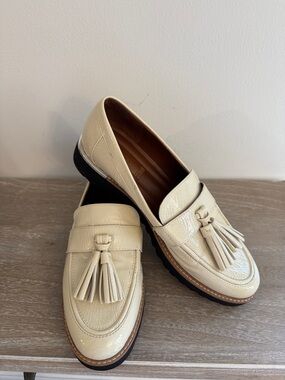 Franco Sarto Woman’s patent leather Cream Tassel Loafers